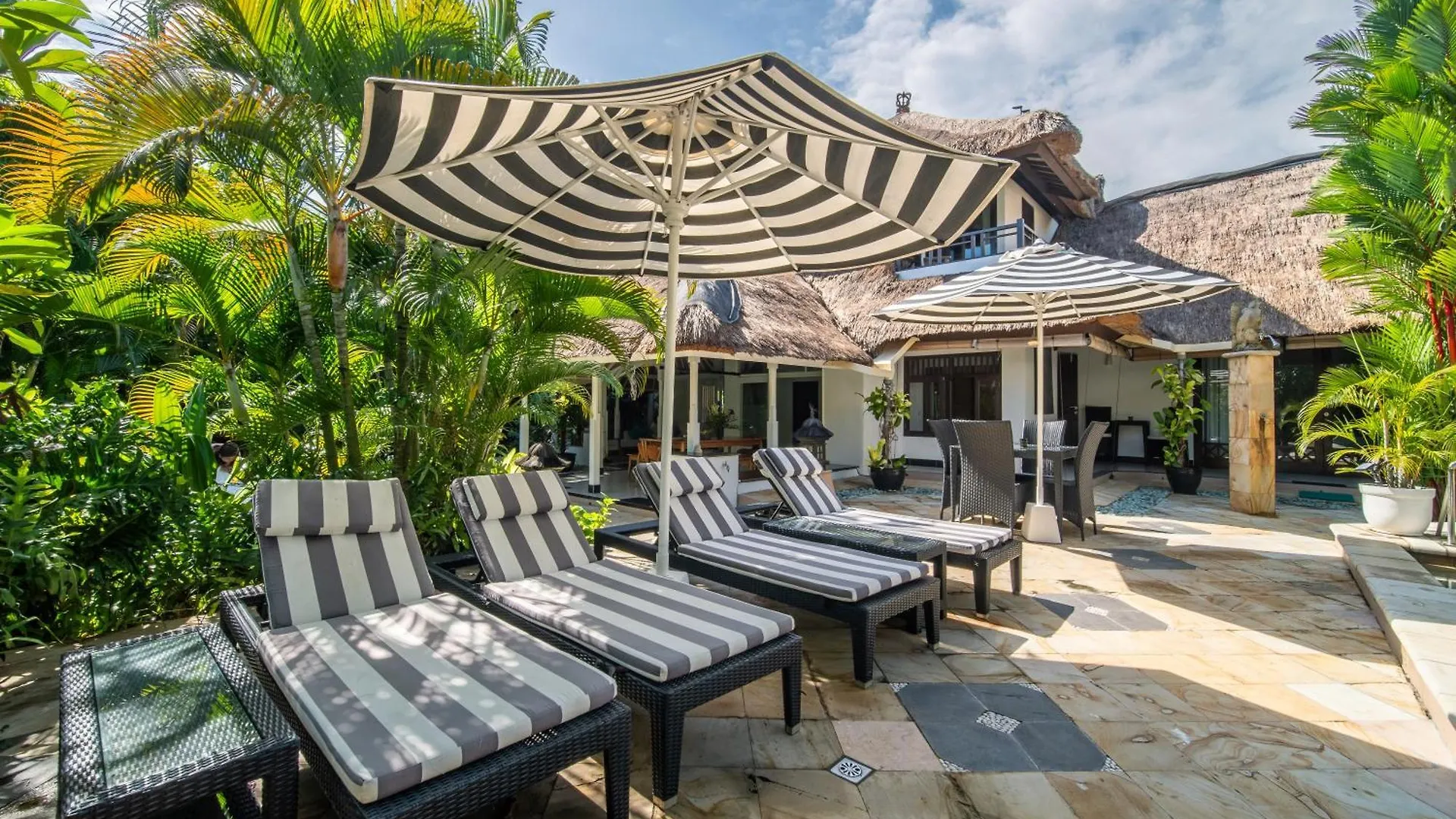 Villa Nyumpene In Legian
