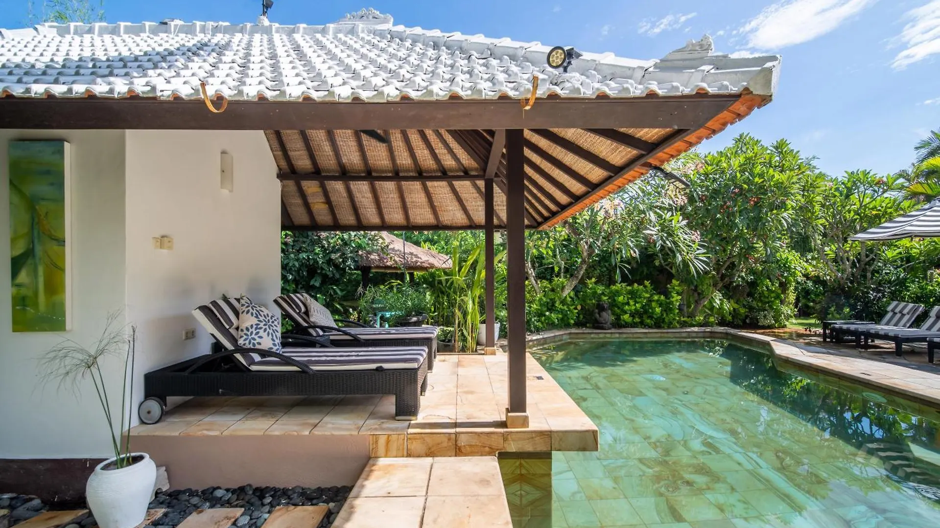Villa Nyumpene In Legian
