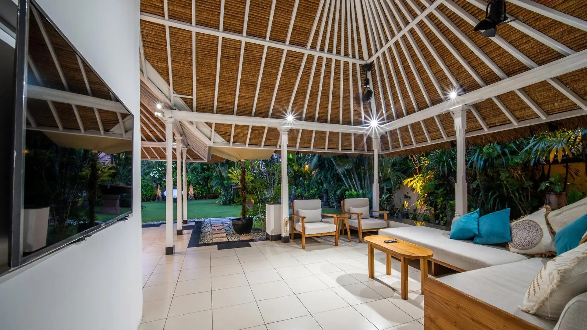 Villa Nyumpene In Legian