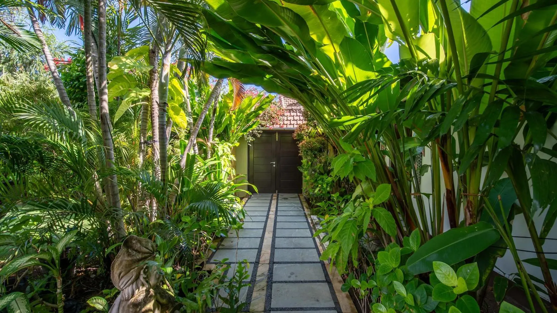Villa Nyumpene In Legian Indonesia
